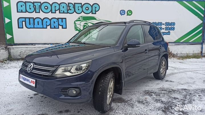 Патрубок интеркулера Volkswagen Tiguan 5N0145828E