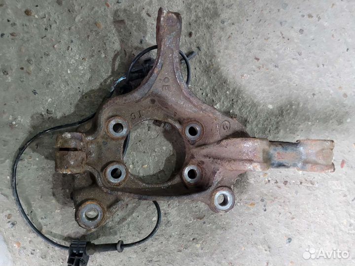 Поворотный кулак левый Mazda 6 GJ