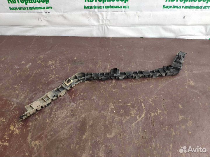 Кронштейн левый бампера Honda Accord 8