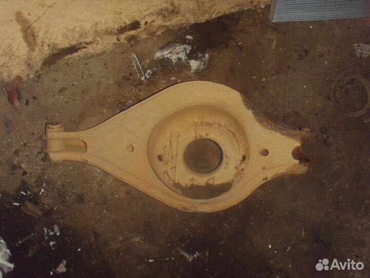 Рычаг задний нижний левый 25768320 Cadillac SRX