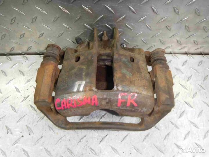Суппорт передний правый Mitsubishi Carisma (DA)