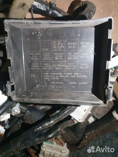 Крышка блока предохранителей Infiniti QX56