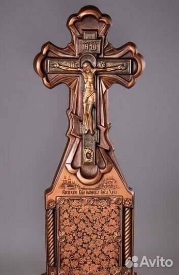 Могильный крест с цветником