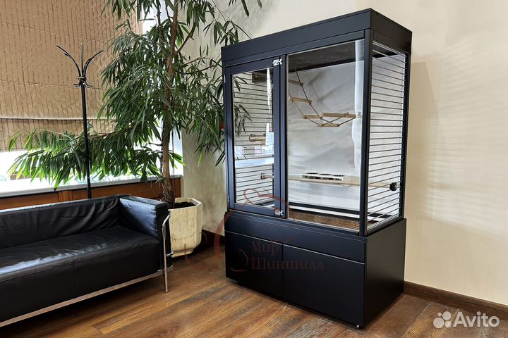 Клетка-витрина для попугая 