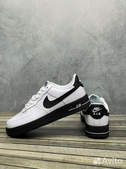 Nike air force 1 белые с чёрн разм. 42