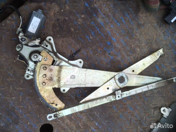 Передний левый стеклоподъемник Chery Tiggo