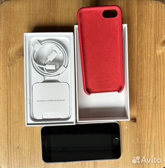 Телефон iPhone se 2020 128gb