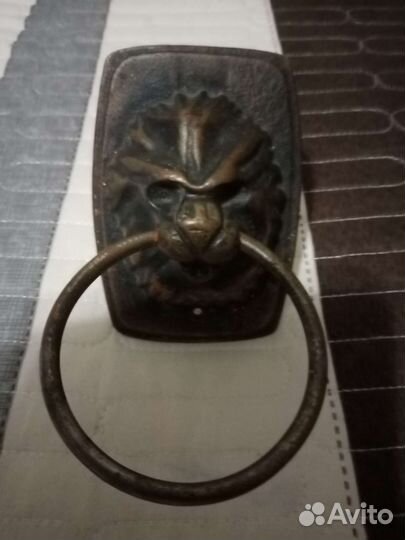 Дверные ручки в виде льва