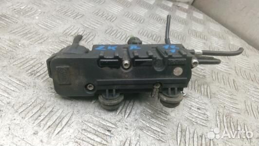 Клапан пневмоподвески land rover discovery 3 (ZKR1