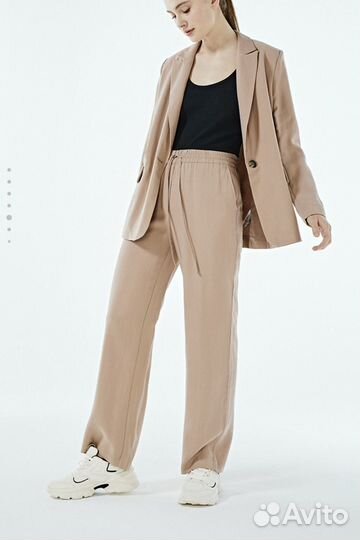 Костюмы женские