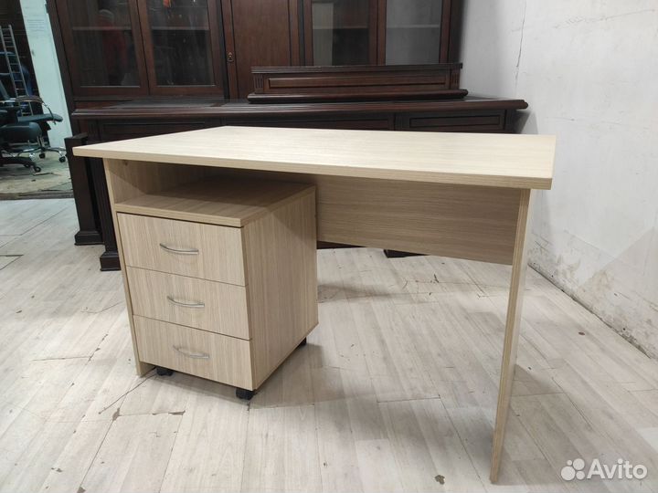 Стол письменный с тумбой 