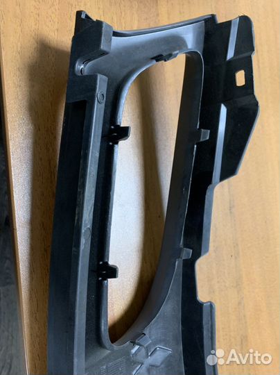 Решетка радиатора mitsubishi carisma 1996-mb944763