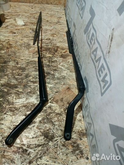 Поводок стеклоочистителя Ford Fusion 2007