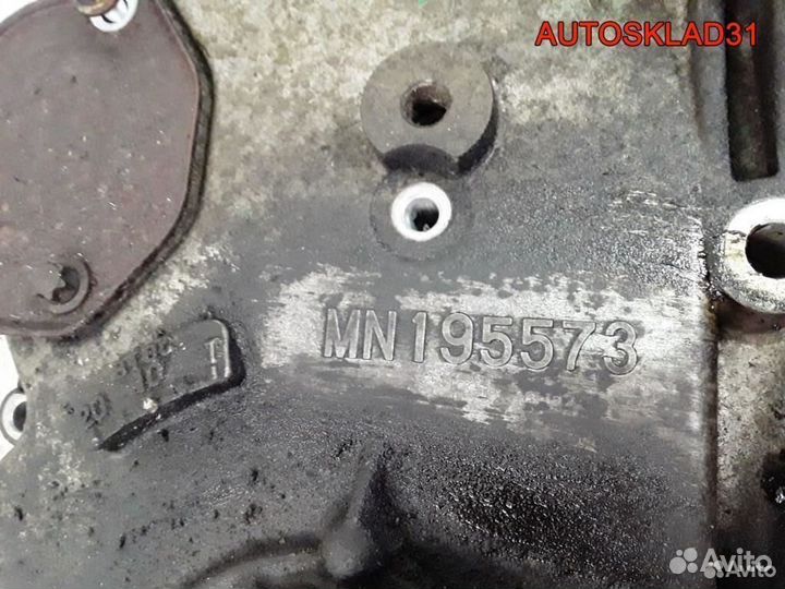 Крышка двигателя передняя Mitsubishi Colt MN195573