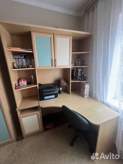 Шкаф,стол,туалетный столик,тумбочка