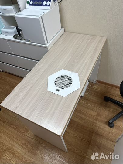 Стол маникюрный