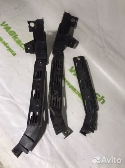 Крепление бампера. Кранштейн. Volkswagen jetta mk