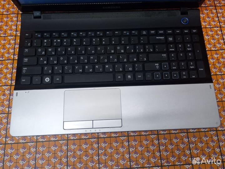 Ноутбук Samsung i3-2gen/GF GT 520MX/12 RAM/240 SSD