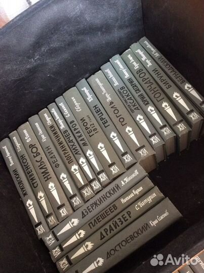 32 Книги серии жзл