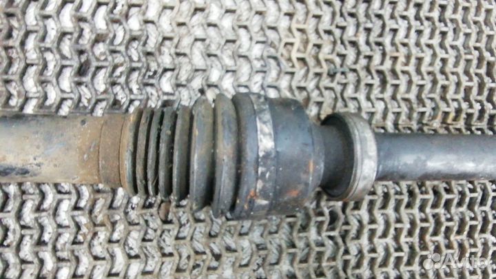 Полуось передняя правая (приводной вал, шрус)