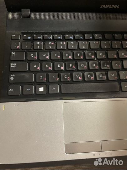 Ноутбук Samsung np300e5a-so3ru