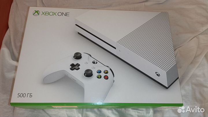 Xbox One s 500gb + игры + геймпад