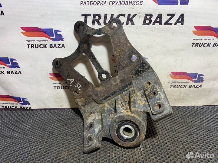 9413220203 Кронштейн передней рессоры левый
