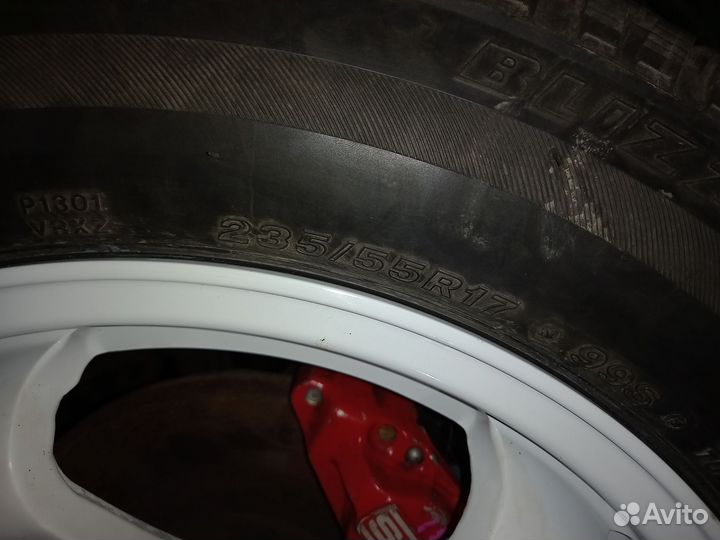 Bridgestone Blizzak VRX 235/55 R17