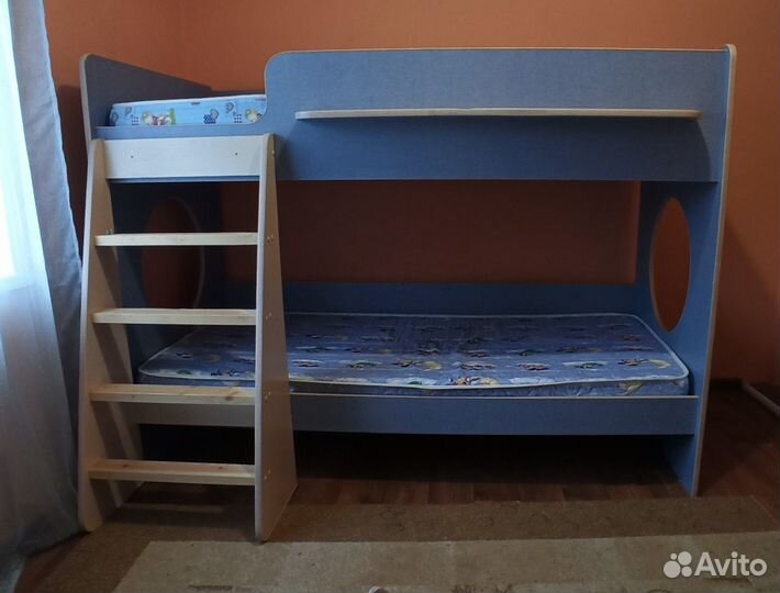 Двухъярусная кровать