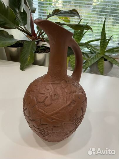 Глиняный кувшин старинный ручной работы