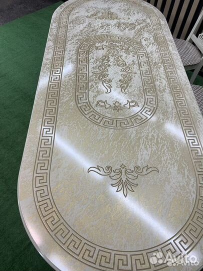 Стол и стулья