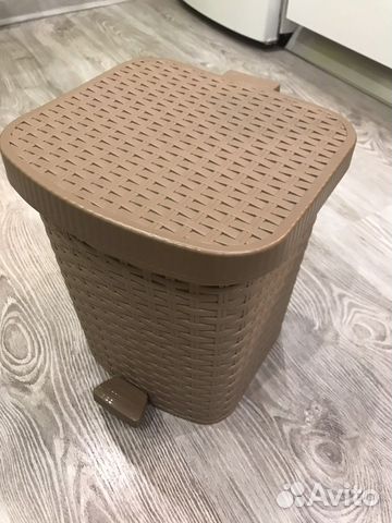 Контейнер с педалью 12 литров