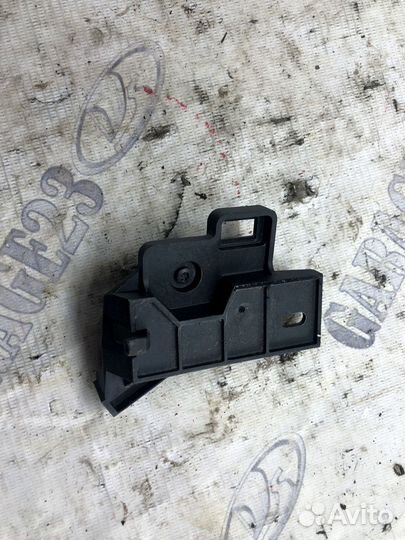 Кронштейн ручки троса открывания капота Volkswagen