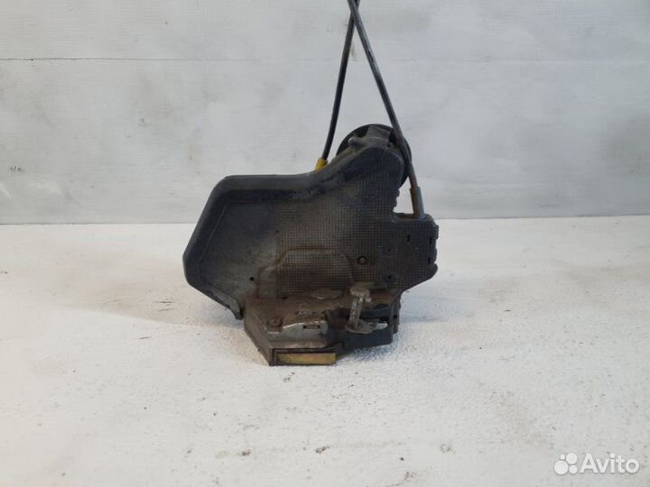 Замок двери задний левый Hyundai Elantra седан