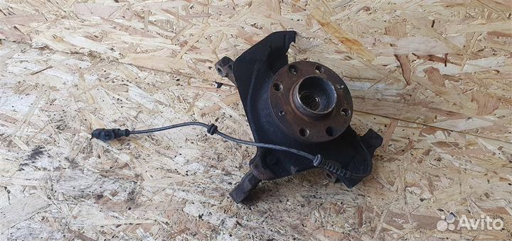 Кулак поворотный передний правый Opel Corsa D 200