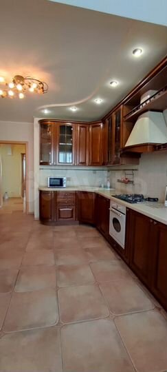 2-к. квартира, 70 м², 5/10 эт.