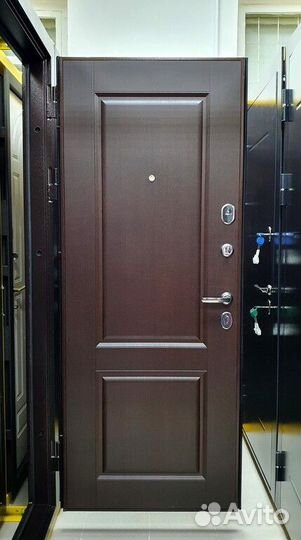 Дверь металлическая в квартиру входная