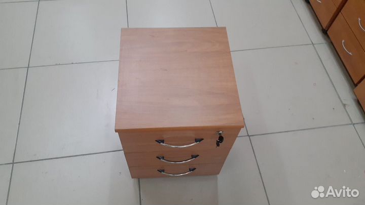 Тумбы подкатные Б.У