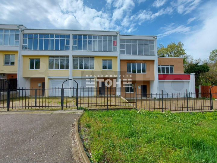 Дом 313,8 м² на участке 4,3 сот.