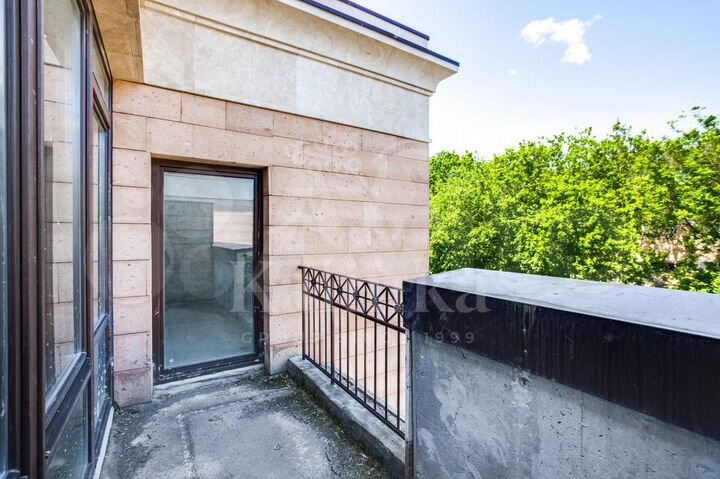 7-к. квартира, 353 м², 1/3 эт.