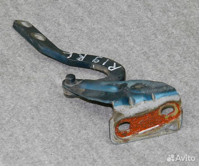 Петля крышки багажника левая Renault 19