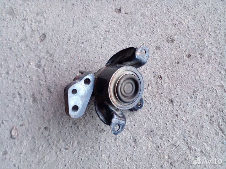 Опора двигателя правая Kia Ceed JD 1.6 2013 год