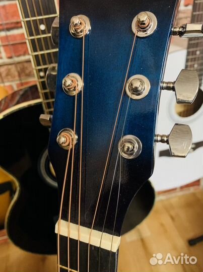 Гитара акустическая + аксессуар