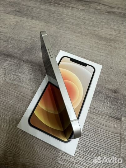 iPhone 12, 64 ГБ