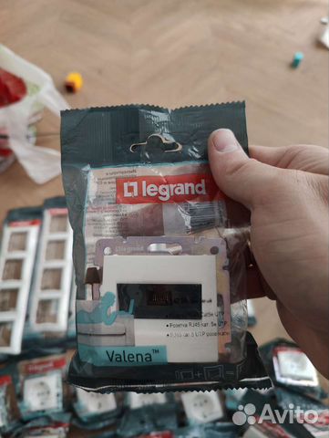 Legrand Valena цвет белый