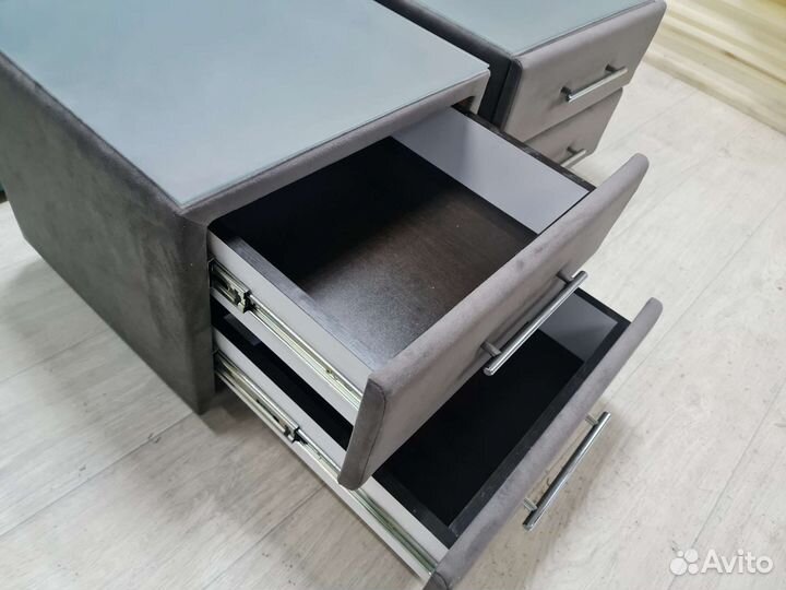 Прикроватные тумбы