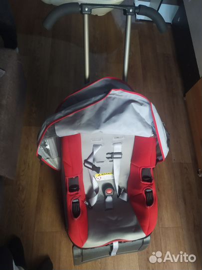 Детское автокресло на колесах