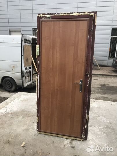 Дверь входная металлическая