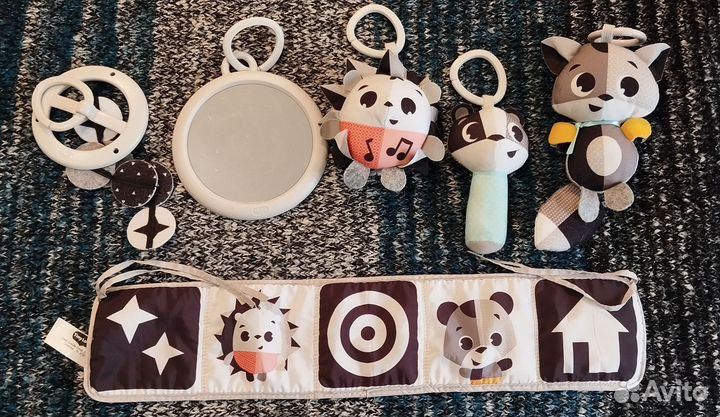 Развивающий коврик tiny love день и ночь подвесами