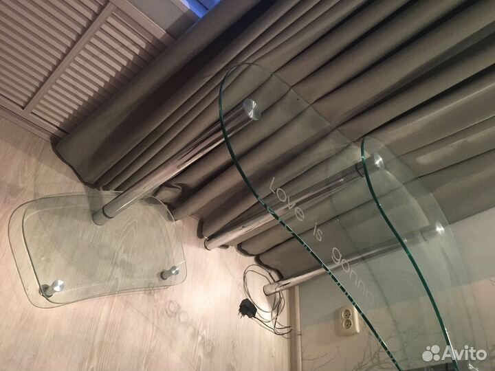 Компьютерный стол стеклянный